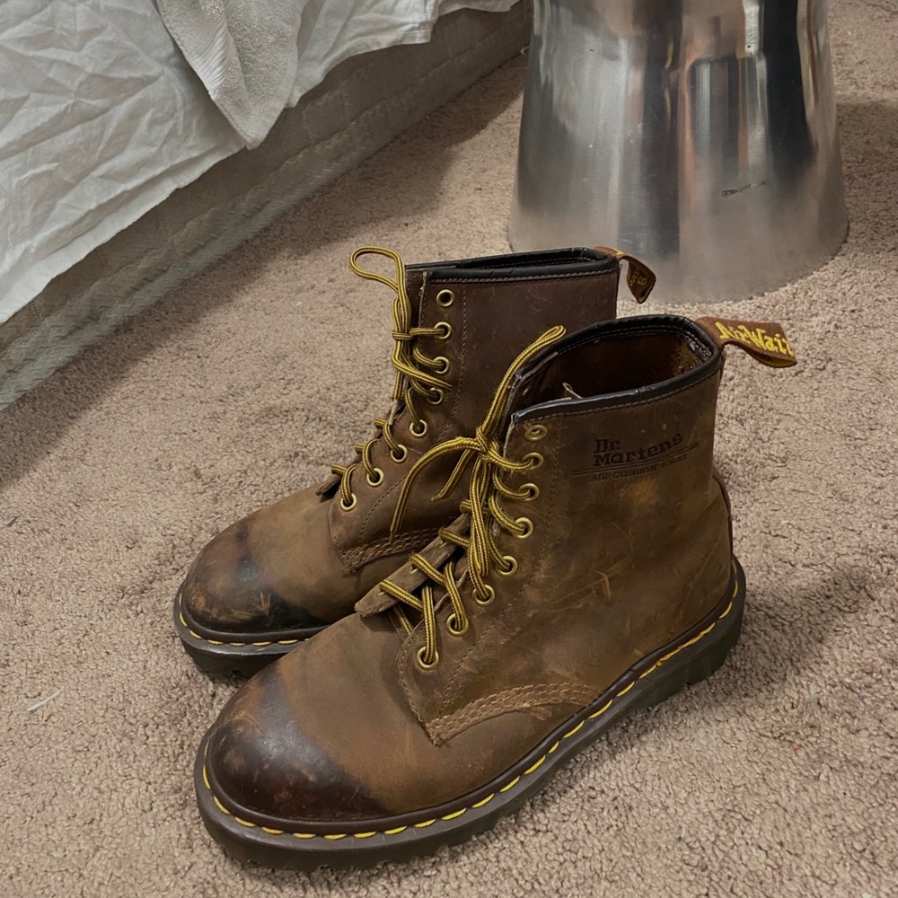 Dr. Martens Men 7/ women’s 9.5